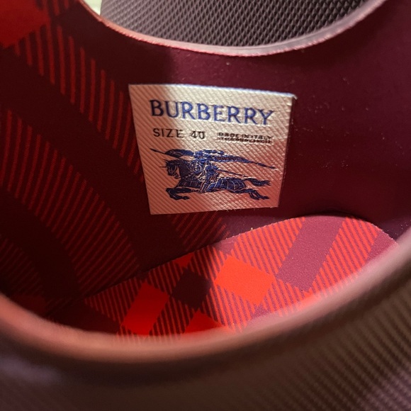 Burberry Marsh Textured Ankle Boot - New in box! Size 40 - Picture 12 of 14